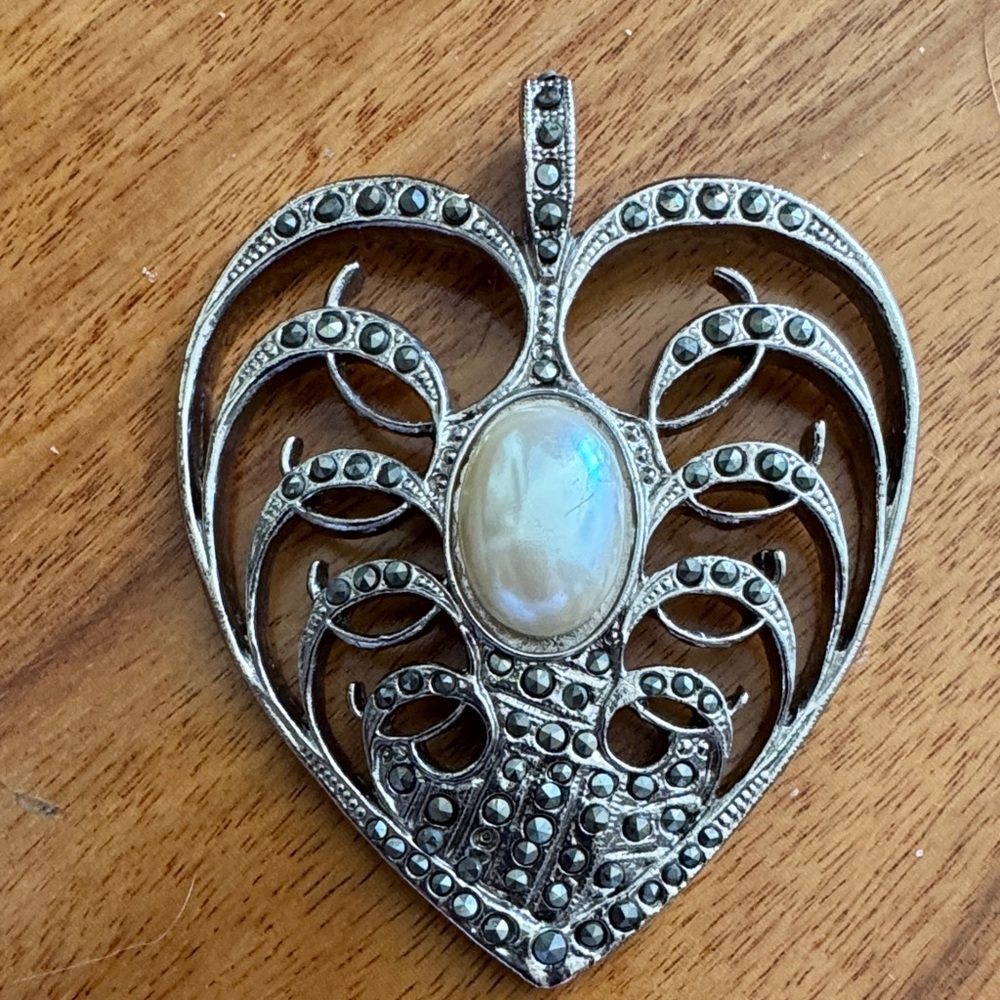 Vintage Pendant w/ faux Pearl/markazite